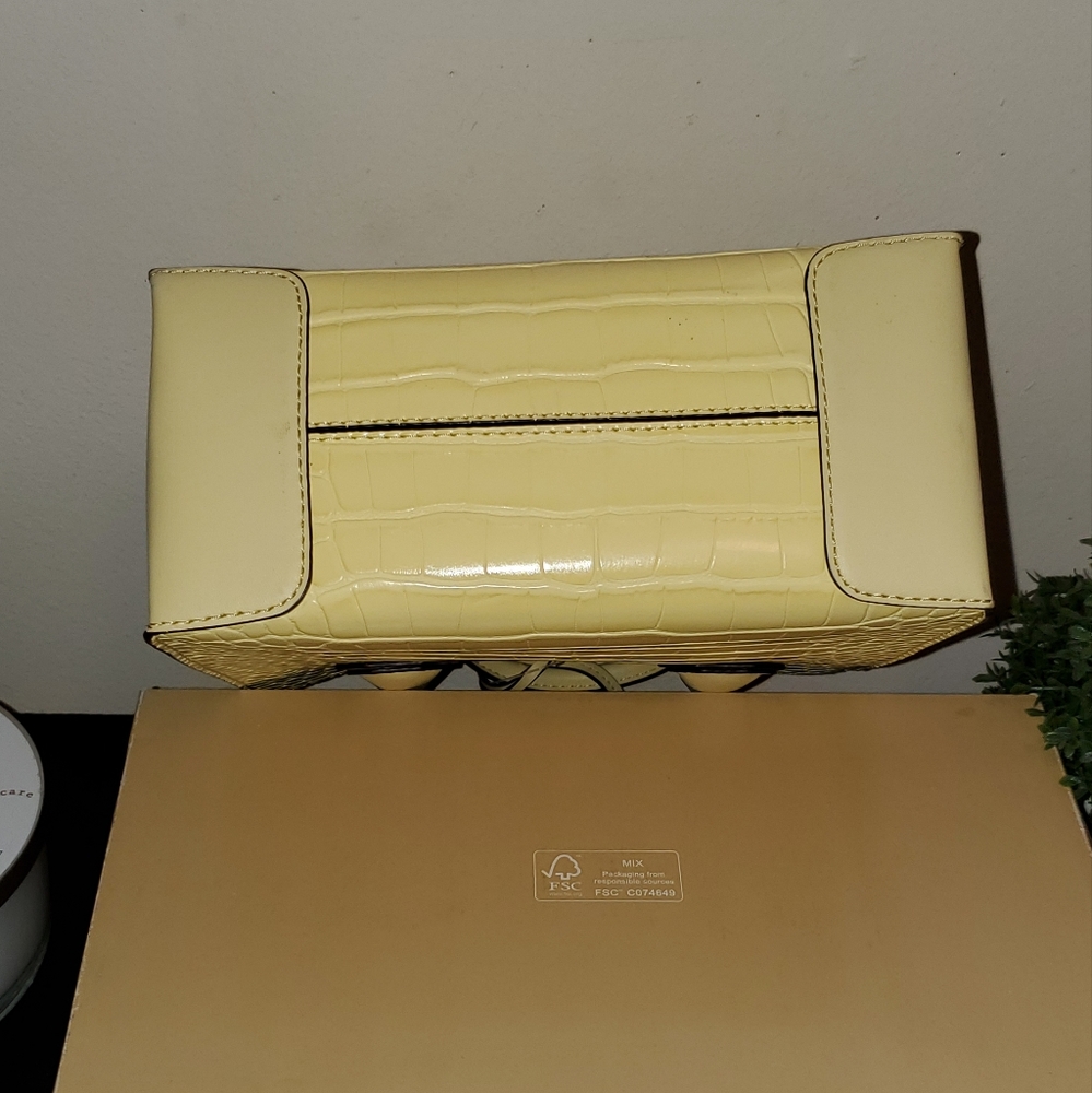 Michael Kors Crocodile Embossed - Picture 9 of 9